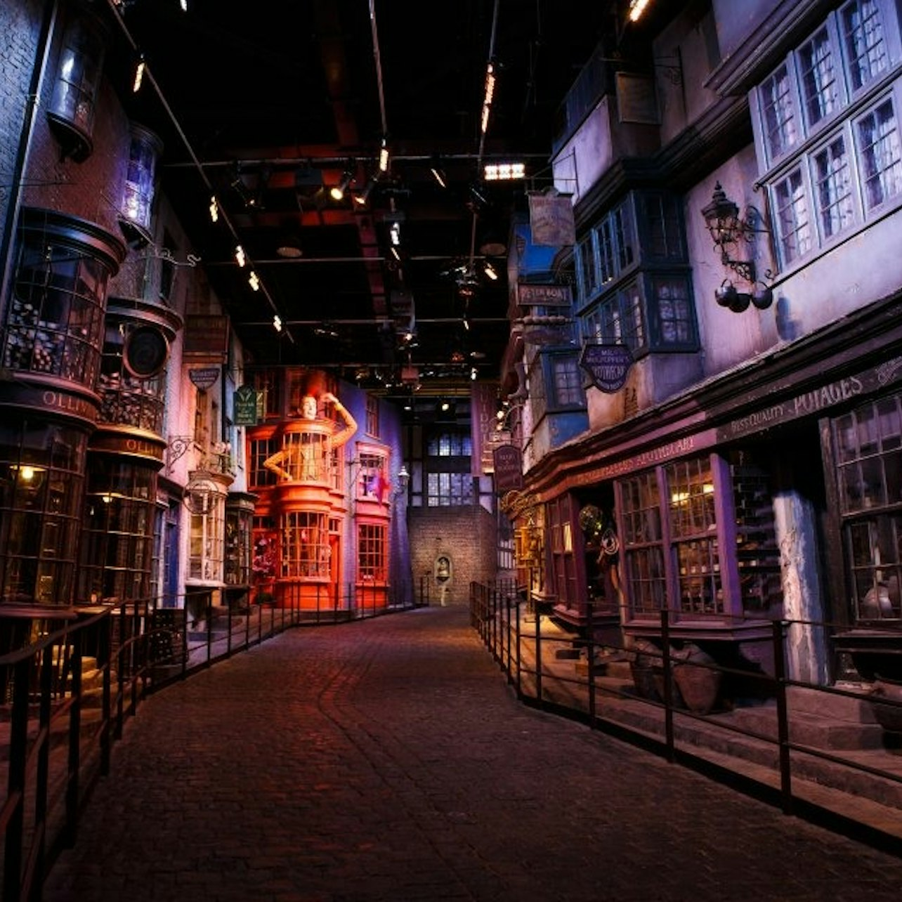 Harry Potter Warner Bros. Studio London Tickets with Roundtrip Transport - Photo 1 of 5